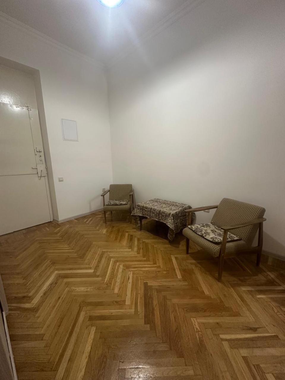 Apartment Retro Style Rent A Whole In The Center Of